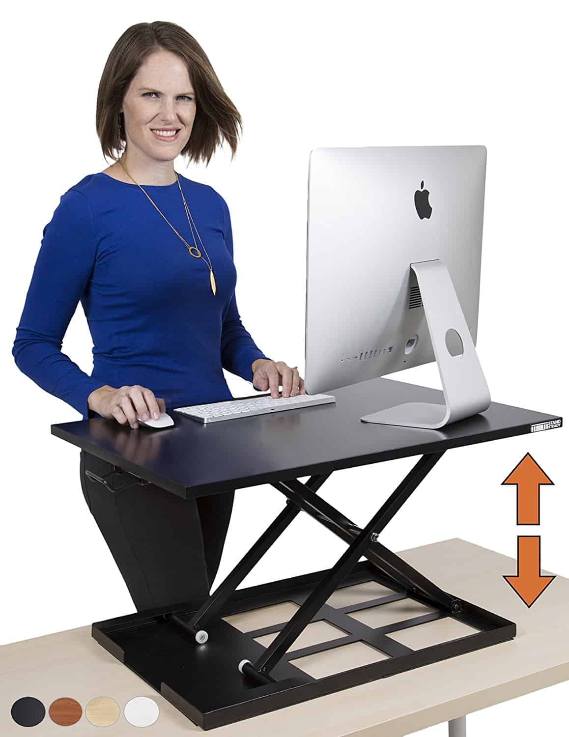 Стоячий столик. Компьютерный стол поднимающийся. Столик для ноутбука стоя. Стоячий стол. Компьютерный стол стоячий.